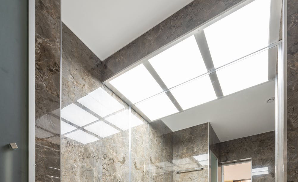Skylight that reminds natural lighting